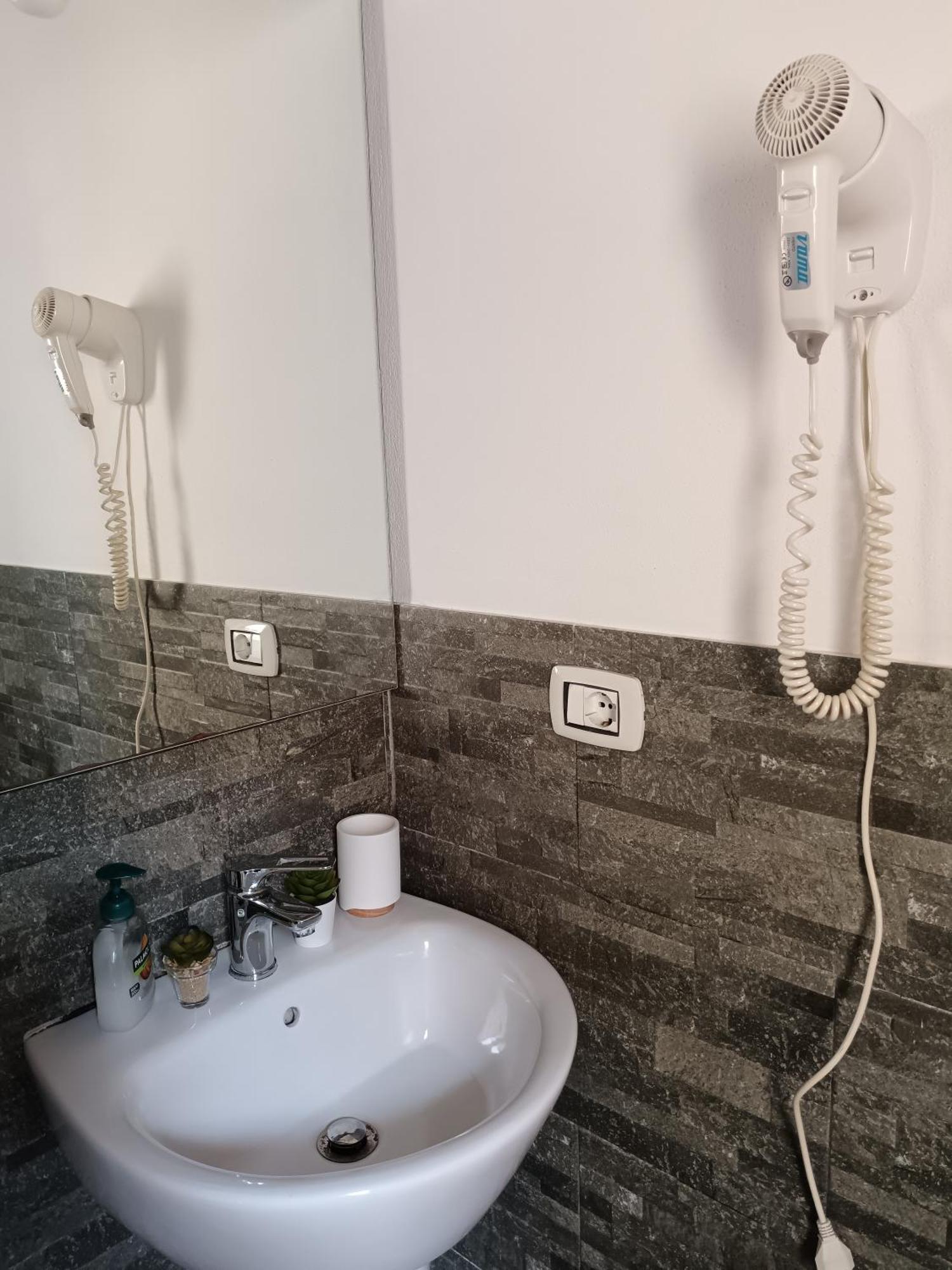 Appartamento Con Terrazzo Privato E Netflix Cagliari Eksteriør billede